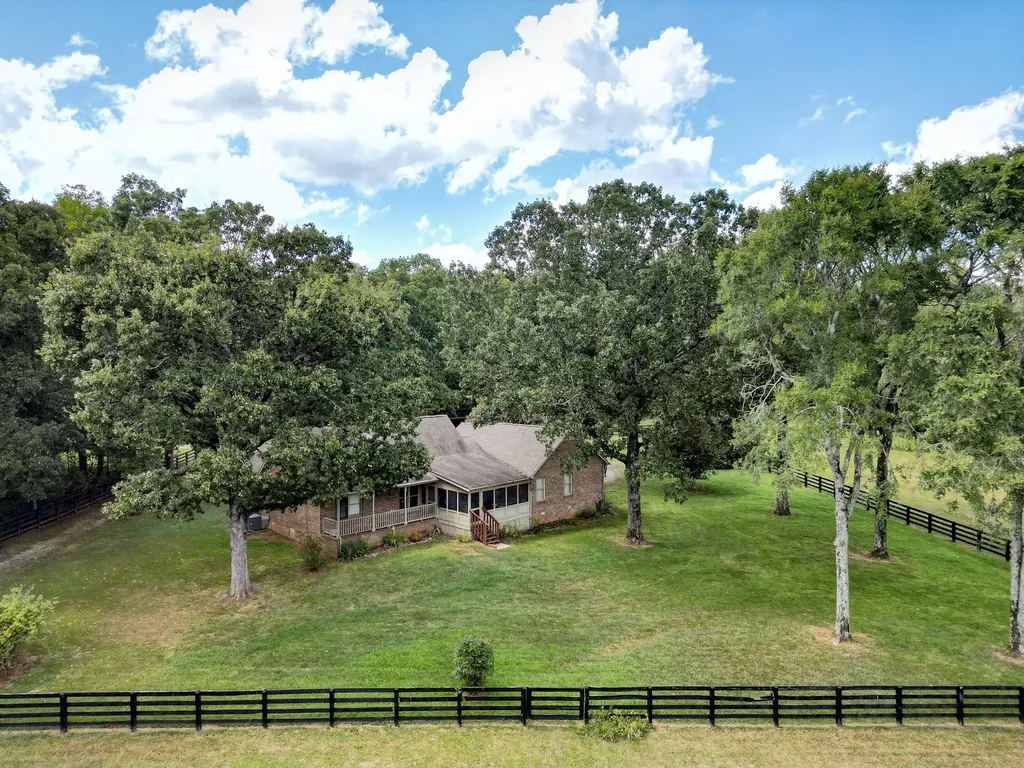 5010 John Lee Johnson Road Columbia TN 38401