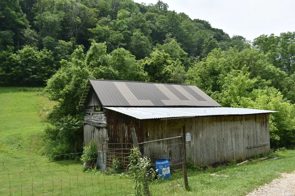 33 Nascar Lane Pleasant Shade TN 37145