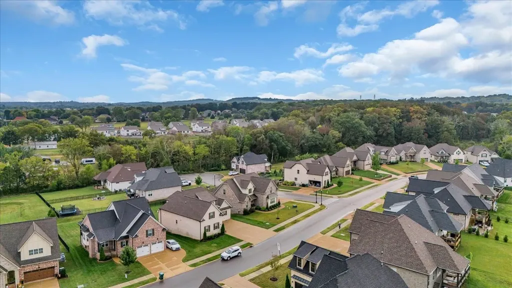 401 Hunter Bryce Lane Lebanon TN 37087