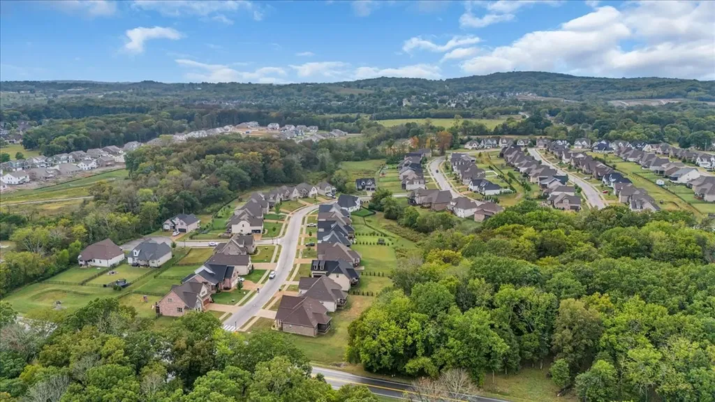 401 Hunter Bryce Lane Lebanon TN 37087