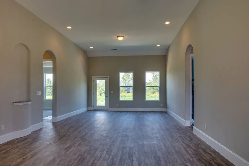 946 Hunters Lane Springfield TN 37172