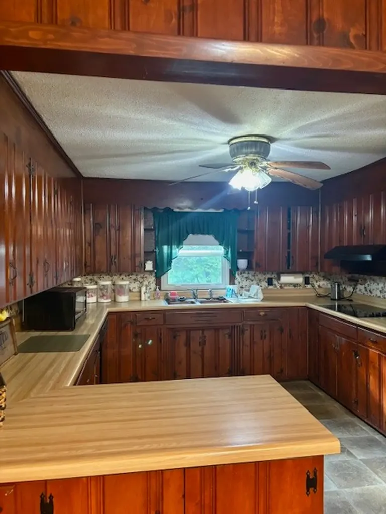 2258 S Williams Road Greenbrier TN 37073