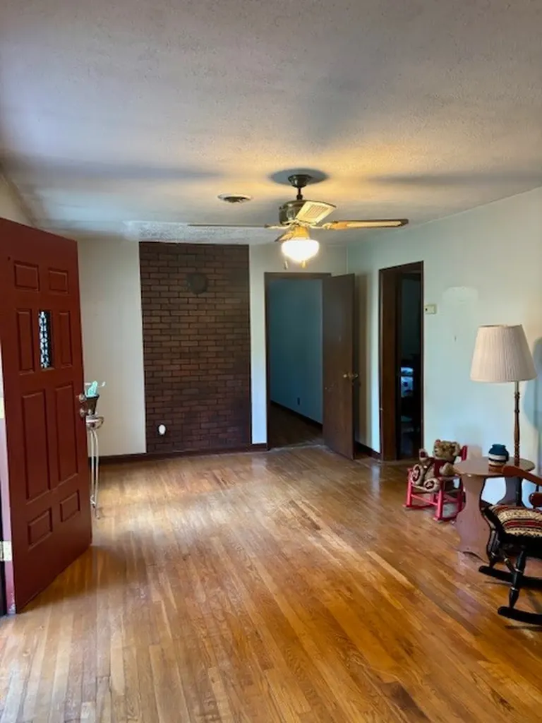 2258 S Williams Road Greenbrier TN 37073