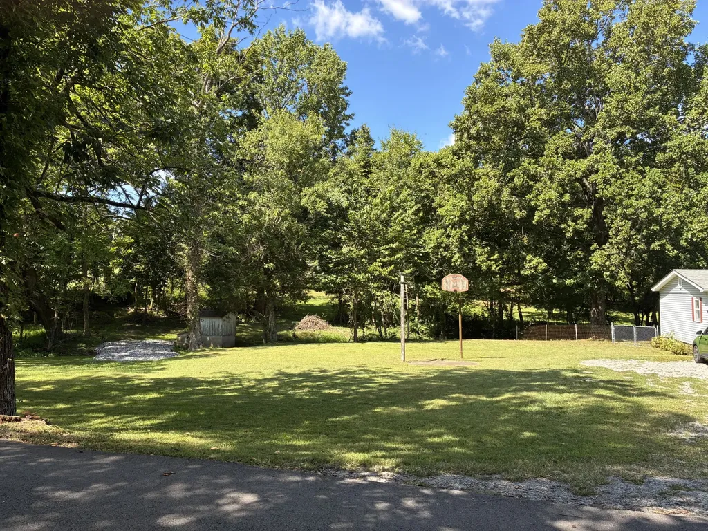 2258 S Williams Road Greenbrier TN 37073
