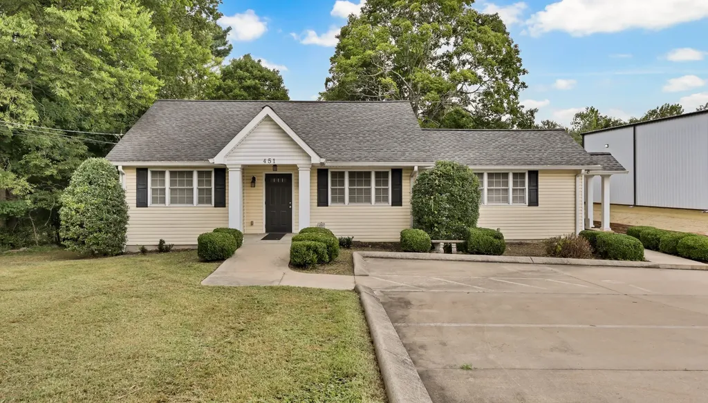 451 Rossview Road Clarksville TN 37043