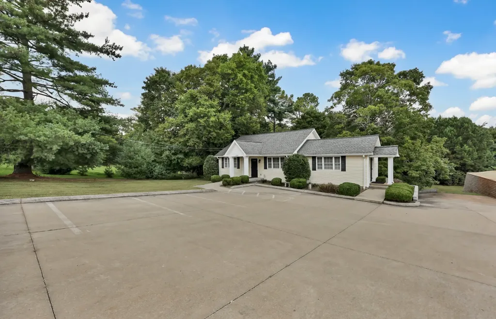 451 Rossview Road Clarksville TN 37043