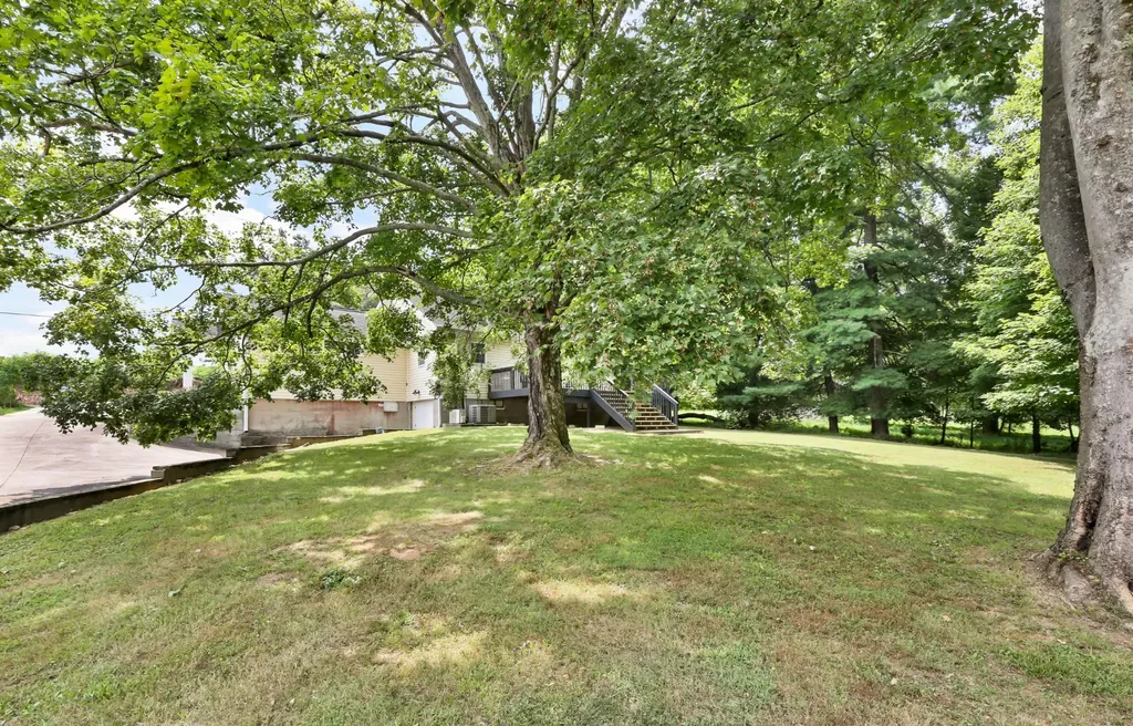 451 Rossview Road Clarksville TN 37043