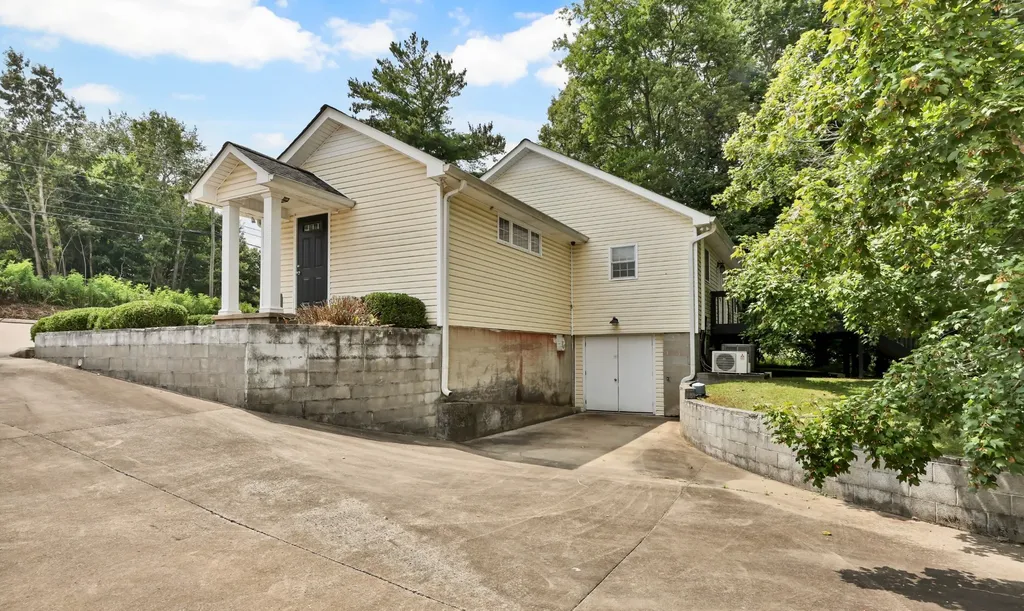 451 Rossview Road Clarksville TN 37043