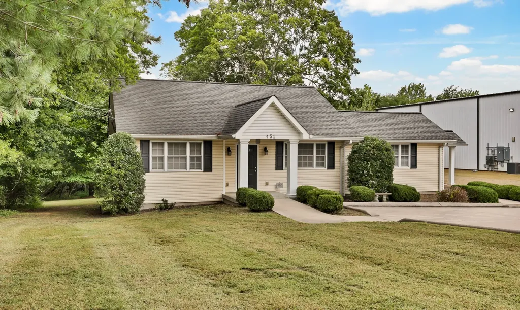 451 Rossview Road Clarksville TN 37043