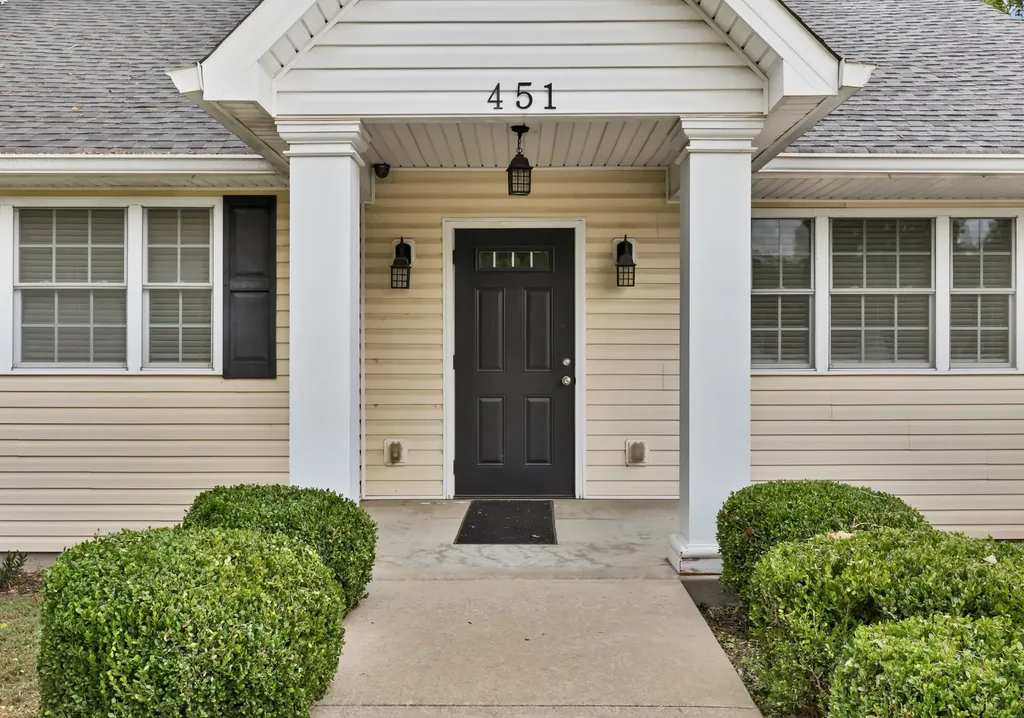 451 Rossview Road Clarksville TN 37043