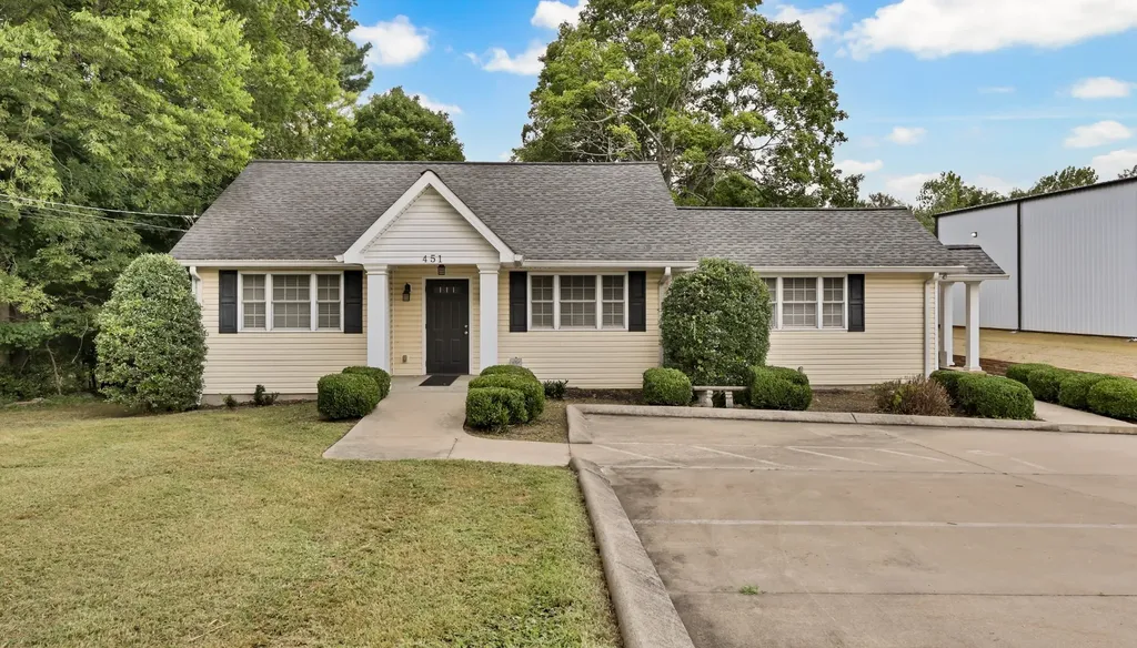 451 Rossview Road Clarksville TN 37043
