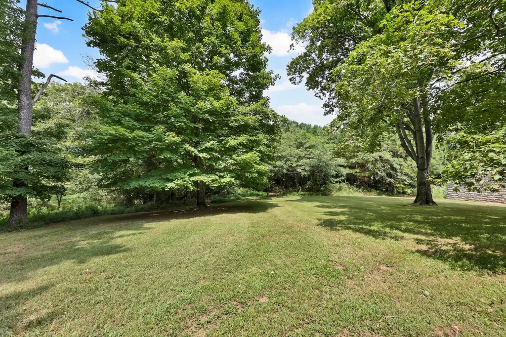 451 Rossview Road Clarksville TN 37043