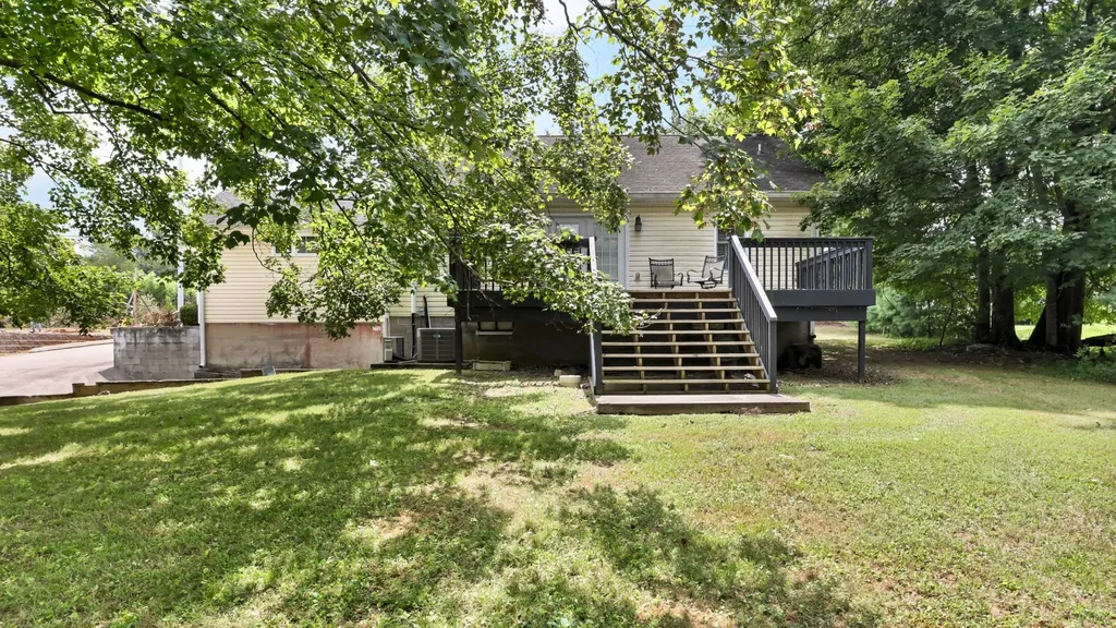 451 Rossview Road Clarksville TN 37043