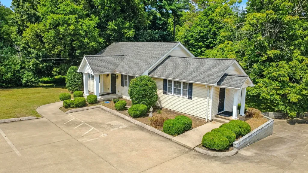 451 Rossview Road Clarksville TN 37043