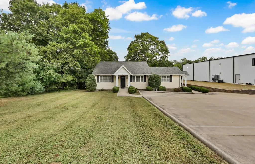 451 Rossview Road Clarksville TN 37043