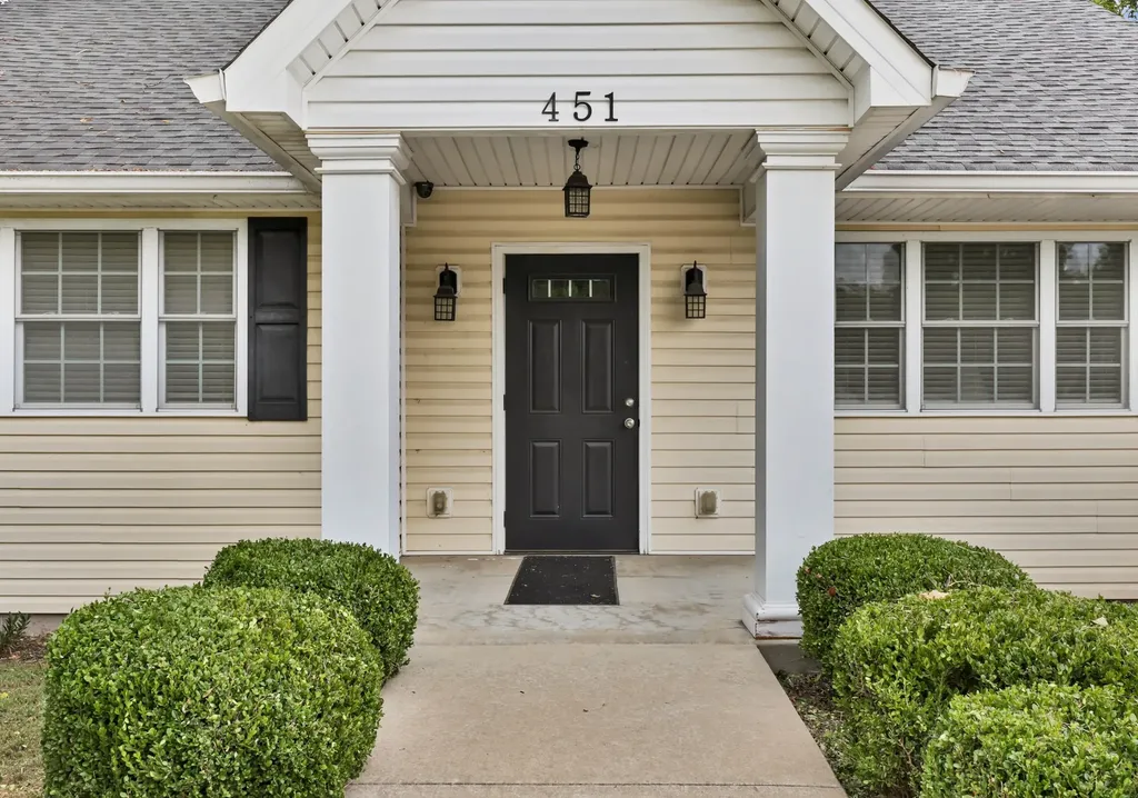 451 Rossview Road Clarksville TN 37043