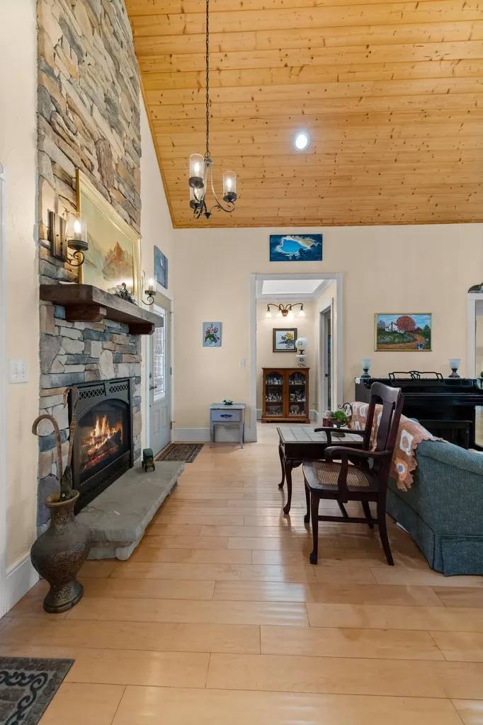 1556 Chestnut Grove Road Morrison TN 37357