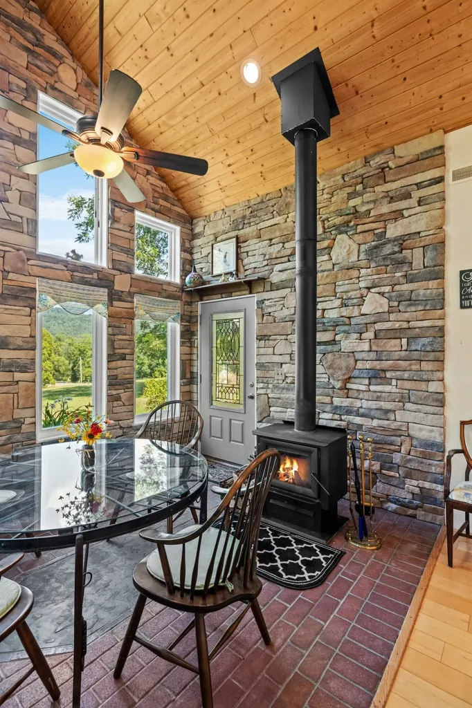 1556 Chestnut Grove Road Morrison TN 37357