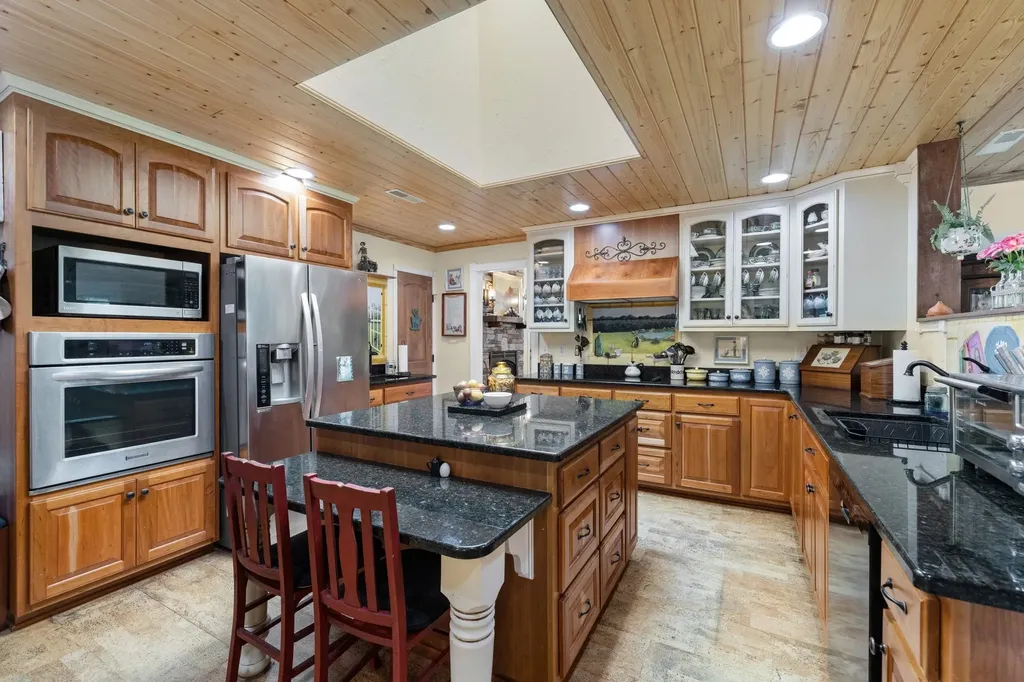 1556 Chestnut Grove Road Morrison TN 37357