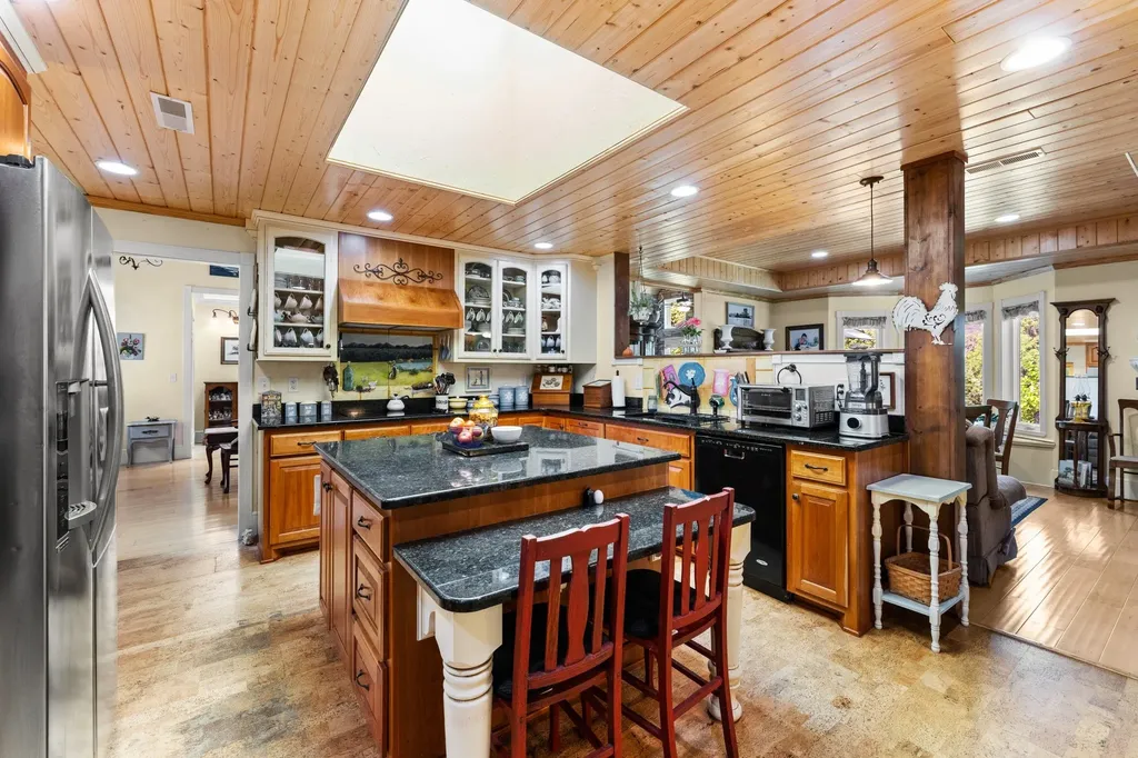 1556 Chestnut Grove Road Morrison TN 37357
