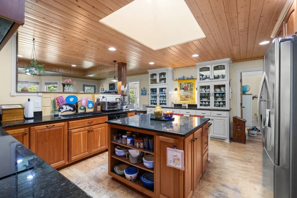 1556 Chestnut Grove Road Morrison TN 37357