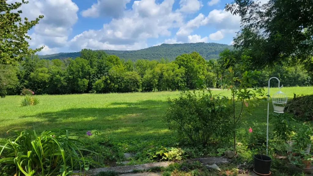 1556 Chestnut Grove Road Morrison TN 37357