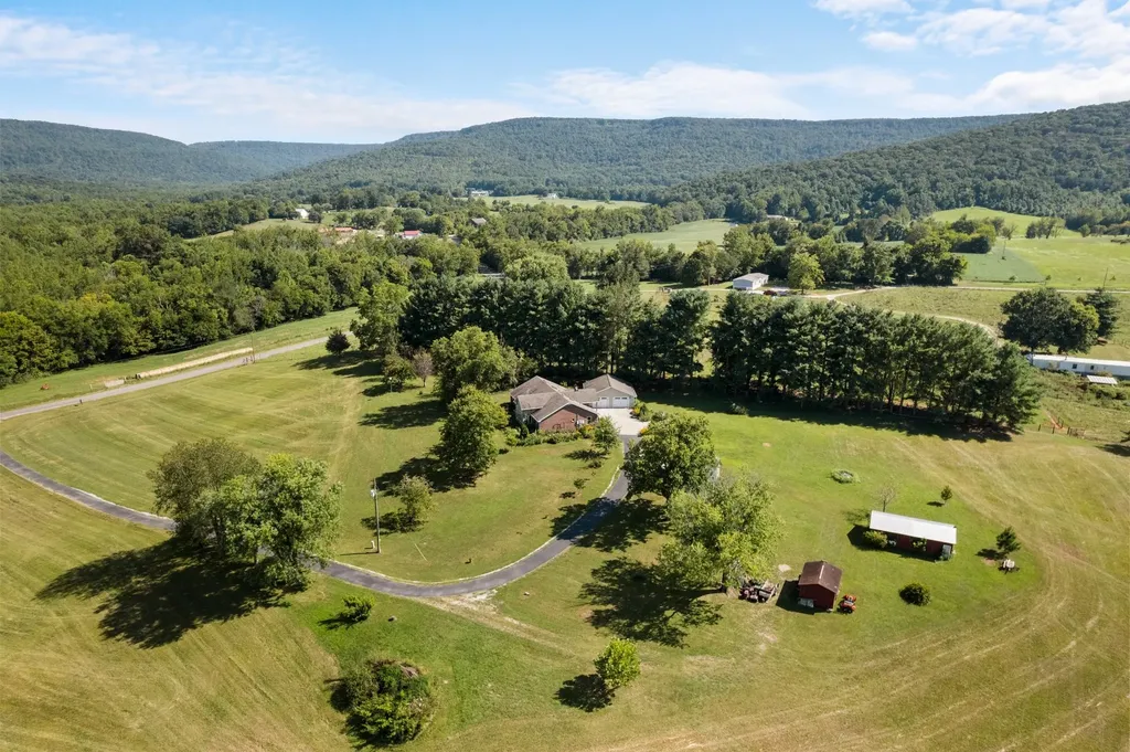 1556 Chestnut Grove Road Morrison TN 37357