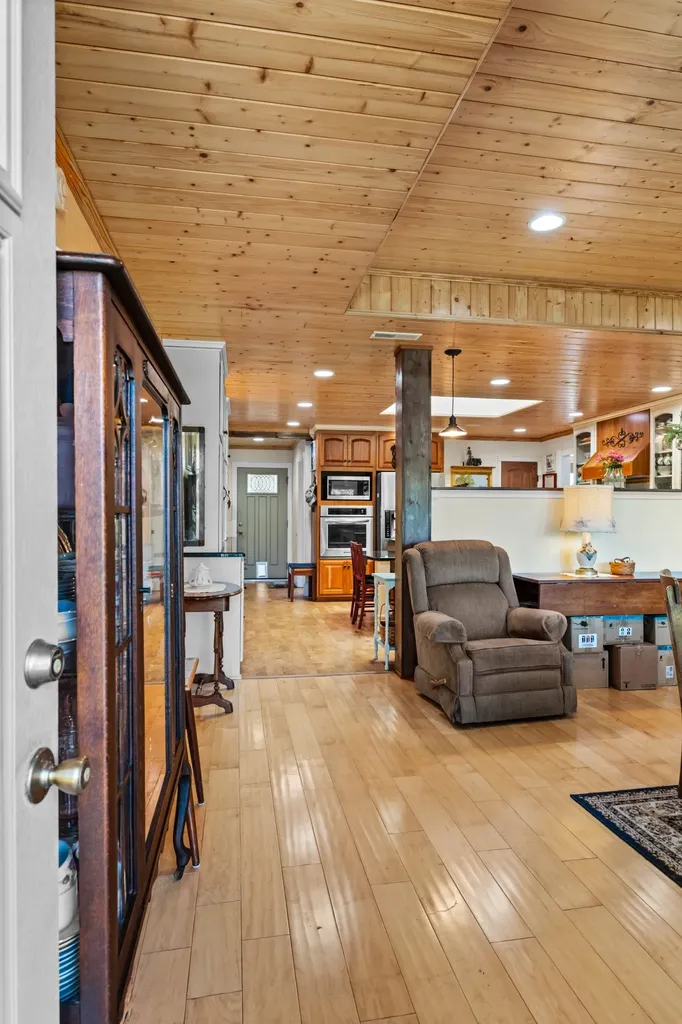 1556 Chestnut Grove Road Morrison TN 37357
