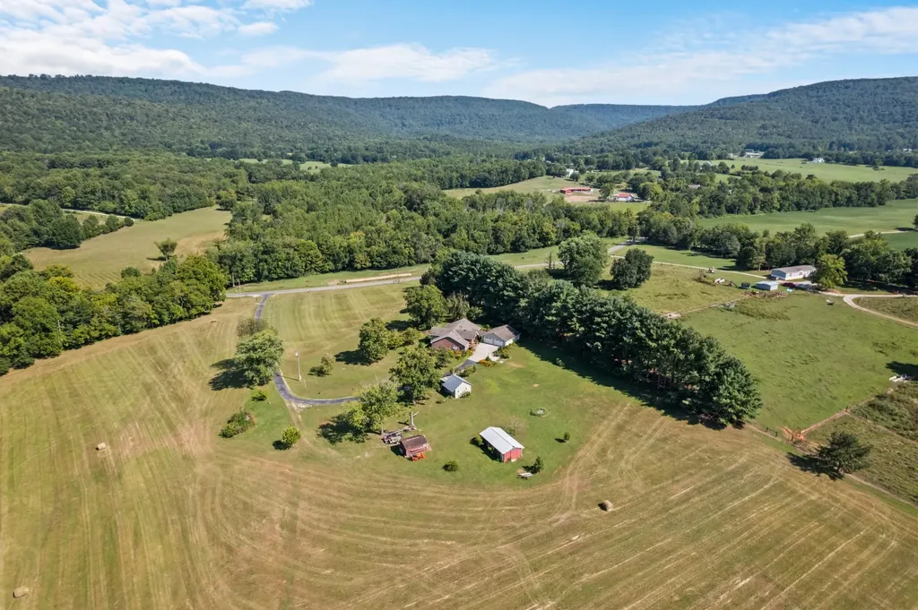 1556 Chestnut Grove Road Morrison TN 37357