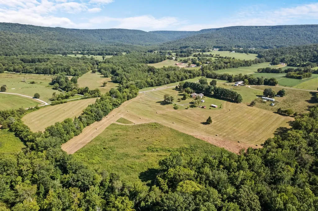 1556 Chestnut Grove Road Morrison TN 37357
