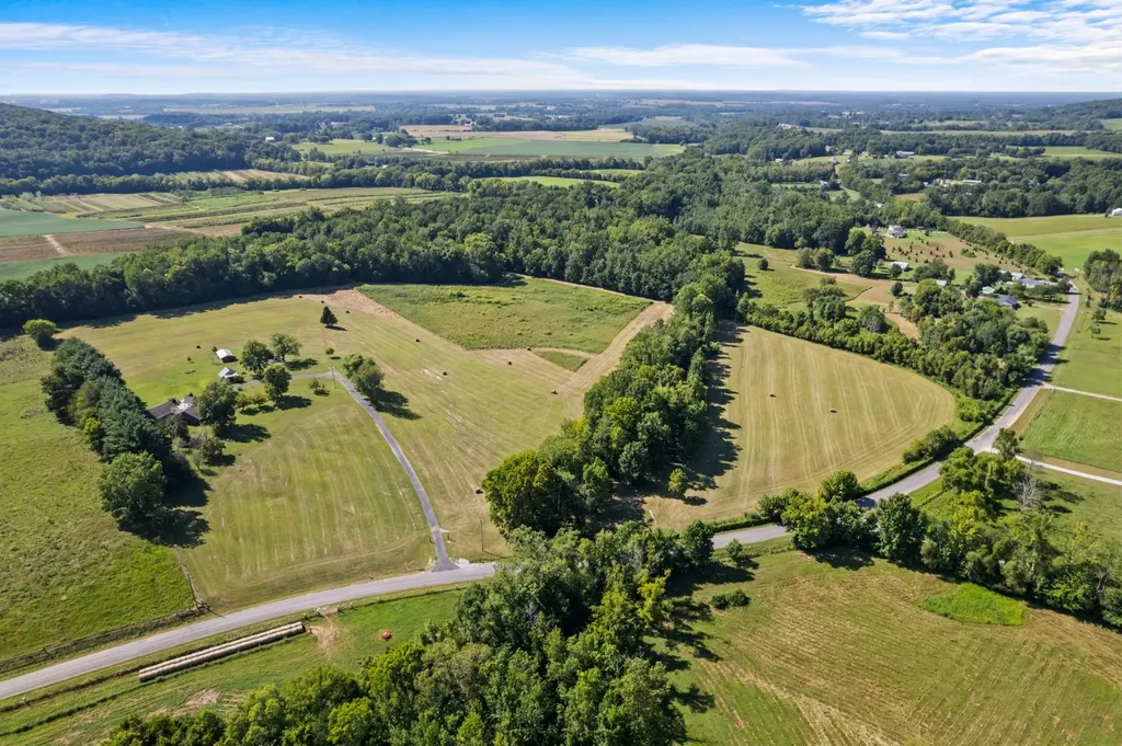 1556 Chestnut Grove Road Morrison TN 37357