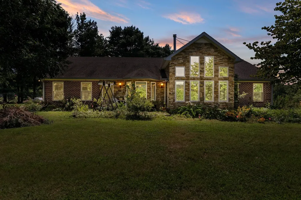 1556 Chestnut Grove Road Morrison TN 37357