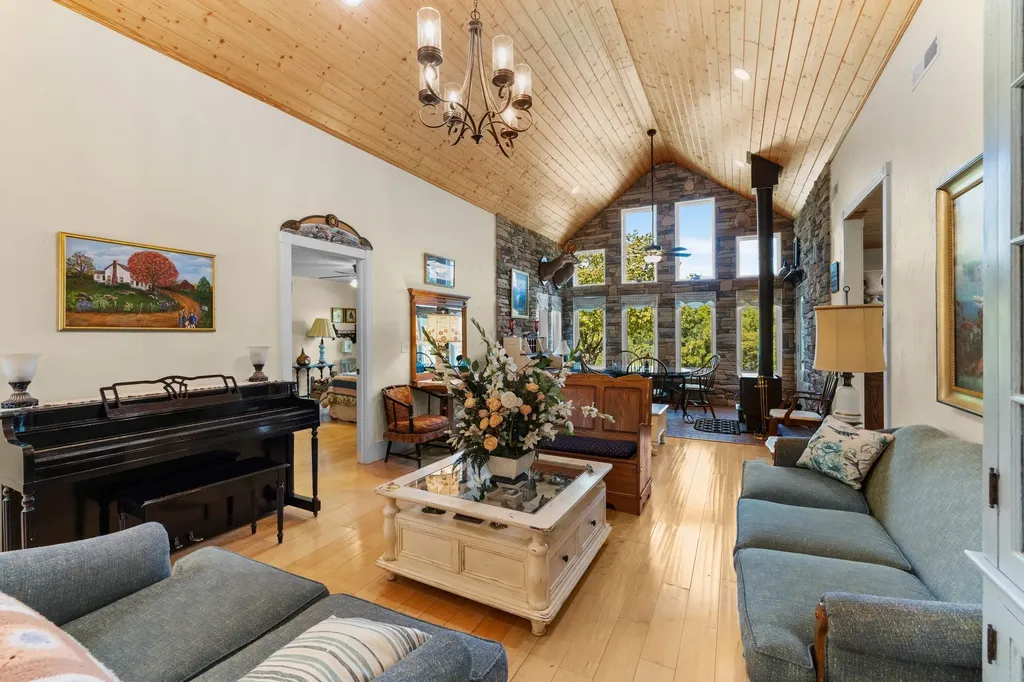 1556 Chestnut Grove Road Morrison TN 37357