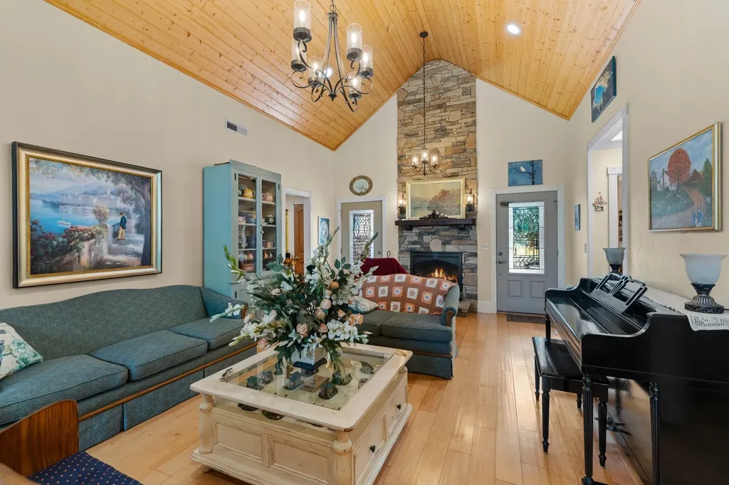 1556 Chestnut Grove Road Morrison TN 37357