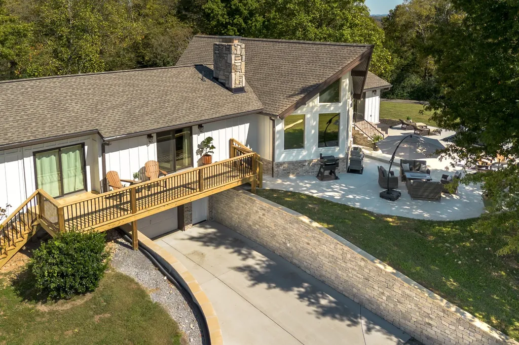 2202 Darks Mill Road Columbia TN 38401
