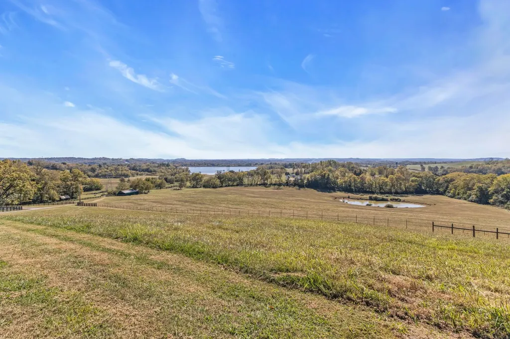 2202 Darks Mill Road Columbia TN 38401