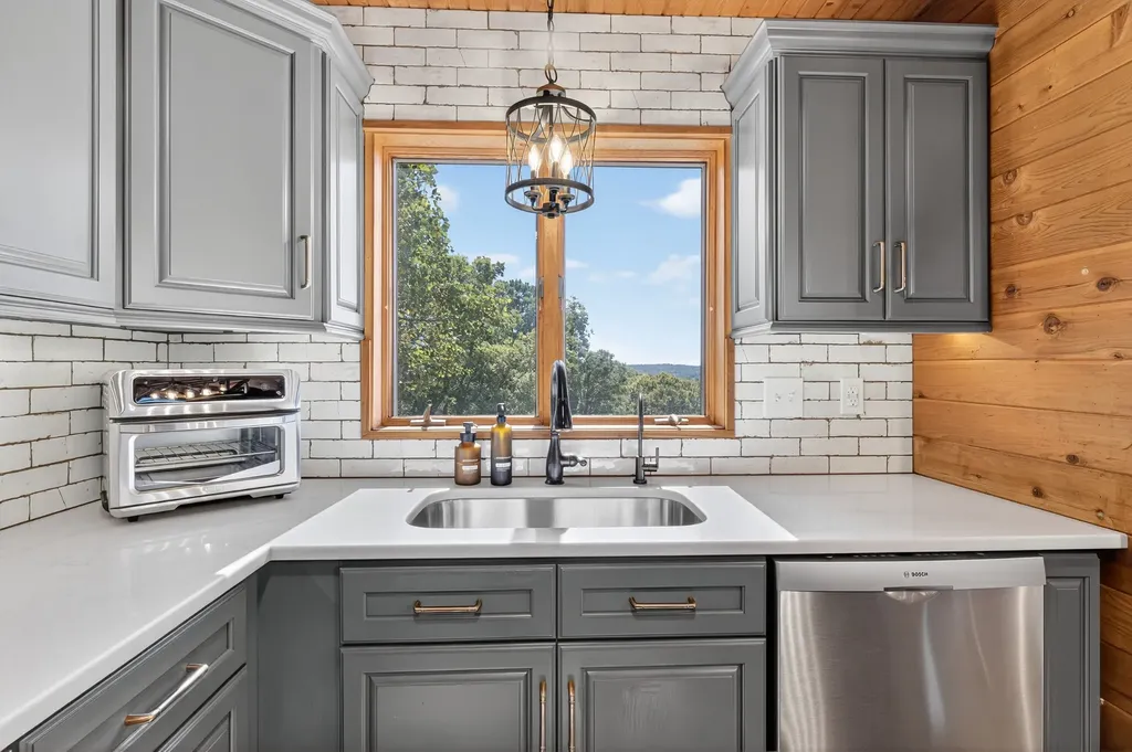 2202 Darks Mill Road Columbia TN 38401
