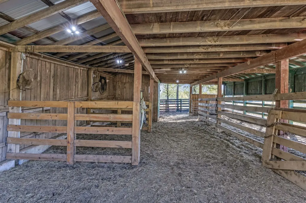 2202 Darks Mill Road Columbia TN 38401