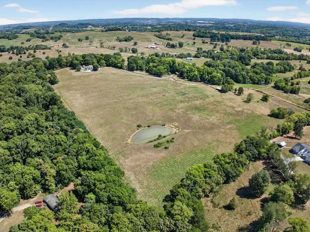 2202 Darks Mill Road Columbia TN 38401