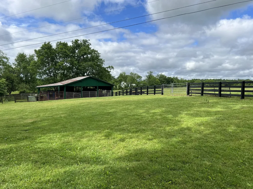 2202 Darks Mill Road Columbia TN 38401