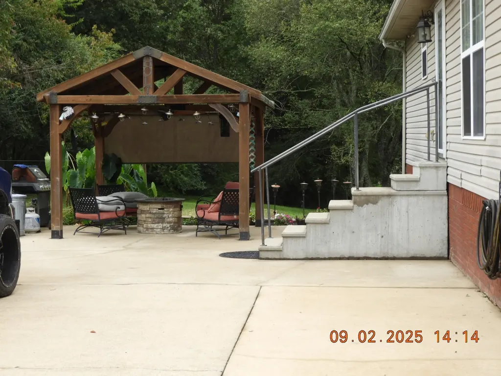 1325 Matthew Avenue Lawrenceburg TN 38464