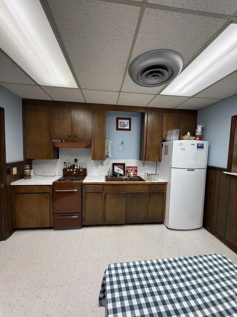 317 W Gaines St, W Lawrenceburg TN 38464