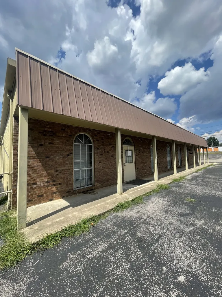 317 W Gaines St, W Lawrenceburg TN 38464
