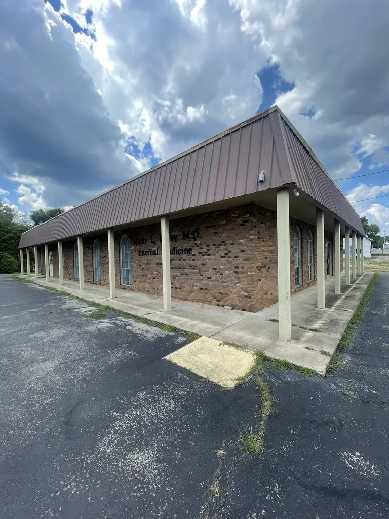 317 W Gaines St, W Lawrenceburg TN 38464