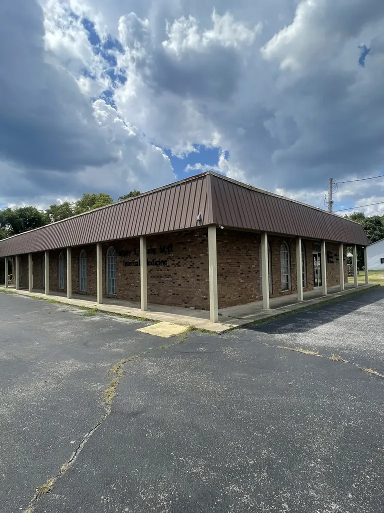 317 W Gaines St, W Lawrenceburg TN 38464