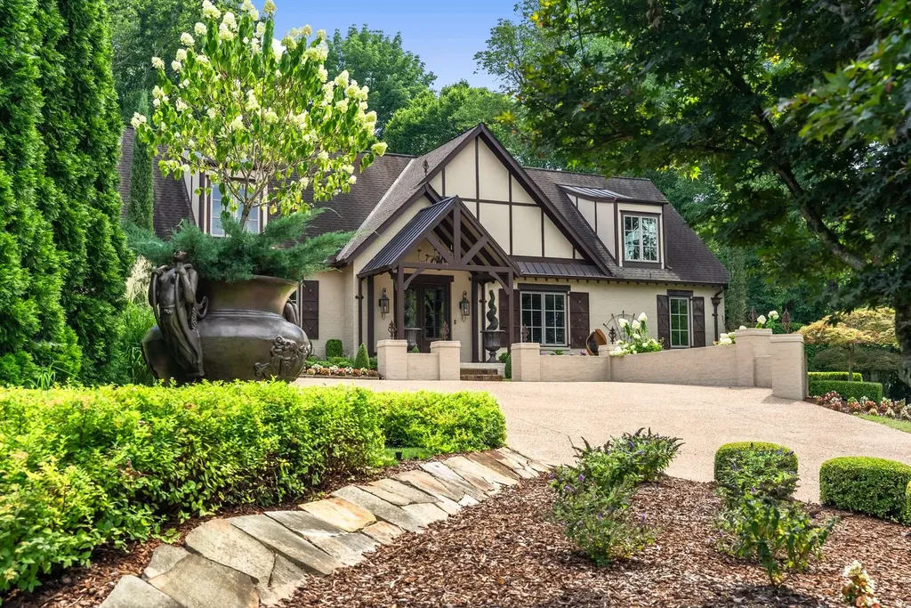 3807 Harding Place Nashville TN 37215