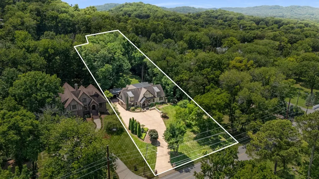 3807 Harding Place Nashville TN 37215