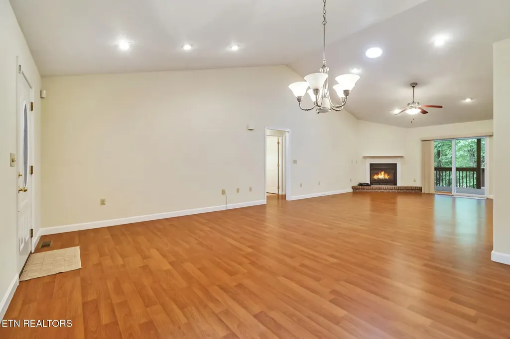 348 Lakeview Drive Crossville TN 38558