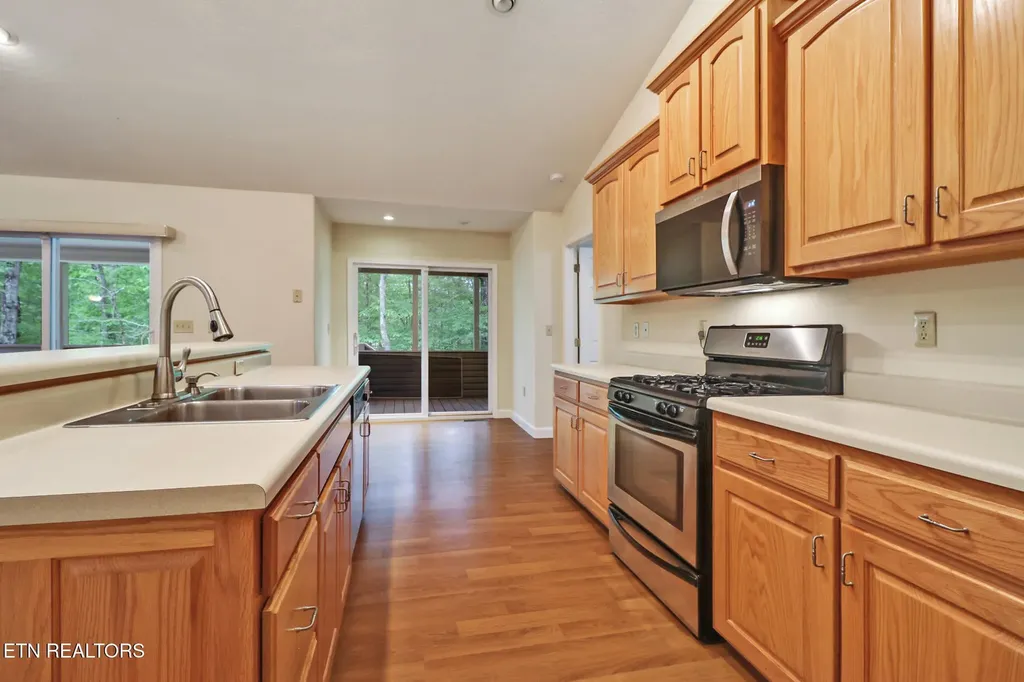 348 Lakeview Drive Crossville TN 38558