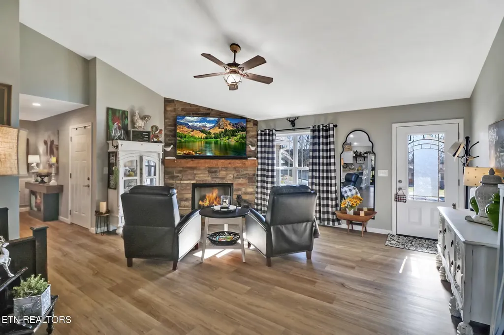 311 Lakeview Drive Crossville TN 38558
